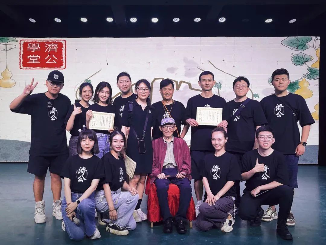 浙江济公公益基金会公演版的《伏生护书》现场 / 图源：UA城市书院