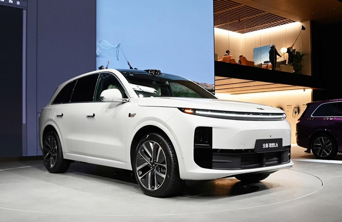 小鹏终于睡醒了 旗舰轿车P8年底上市 AI天玑系统+全国都能开的XNGP