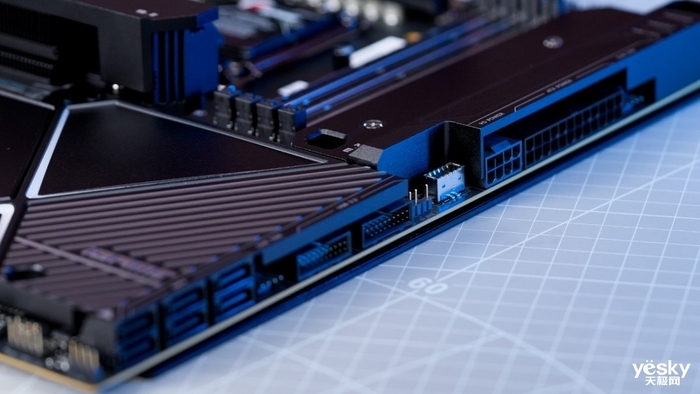 是用料旗舰 也是新一代性能旗舰 iGame Z890 VULCAN X V20主板评测