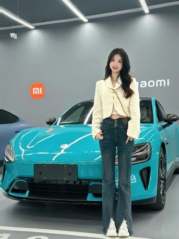 每日车圈新鲜事:新款奔驰S级曝光|小鹏MONA 03实车曝光|思域Si官图发布