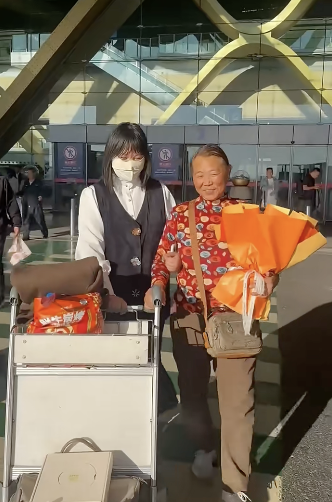 小马护士和麦子阿姨