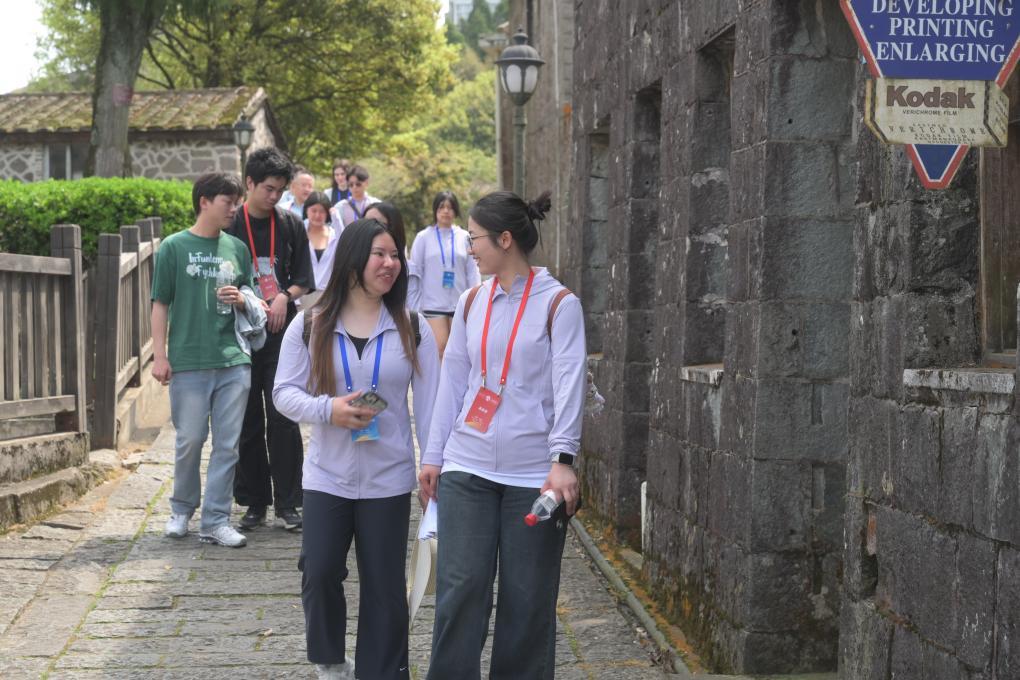 当日,来自美国俄勒冈大学,布朗大学,奥斯威格高级中学等校的美国学生