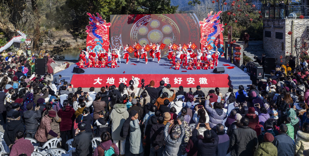 安徽省黄山市祁门县历口镇西塘村的“村晚”现场。 祁红 摄