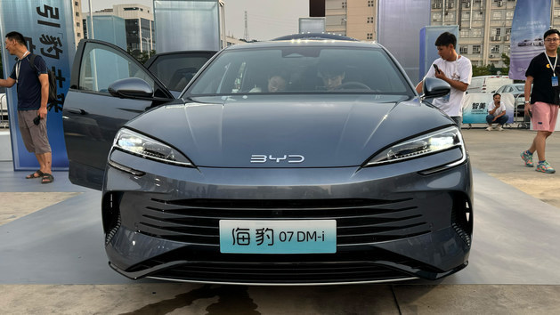 BYD issues two new cars in a row! BYD 2025 Seal and Seal 07DM-i are amazingly launched