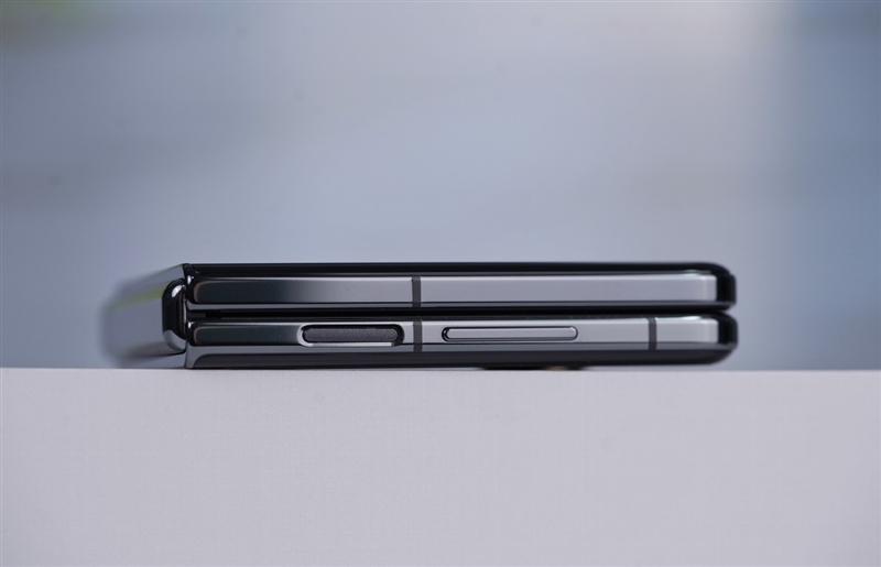 荣耀首款小折叠!荣耀Magic V Flip评测:4英寸超大外屏我能玩一天