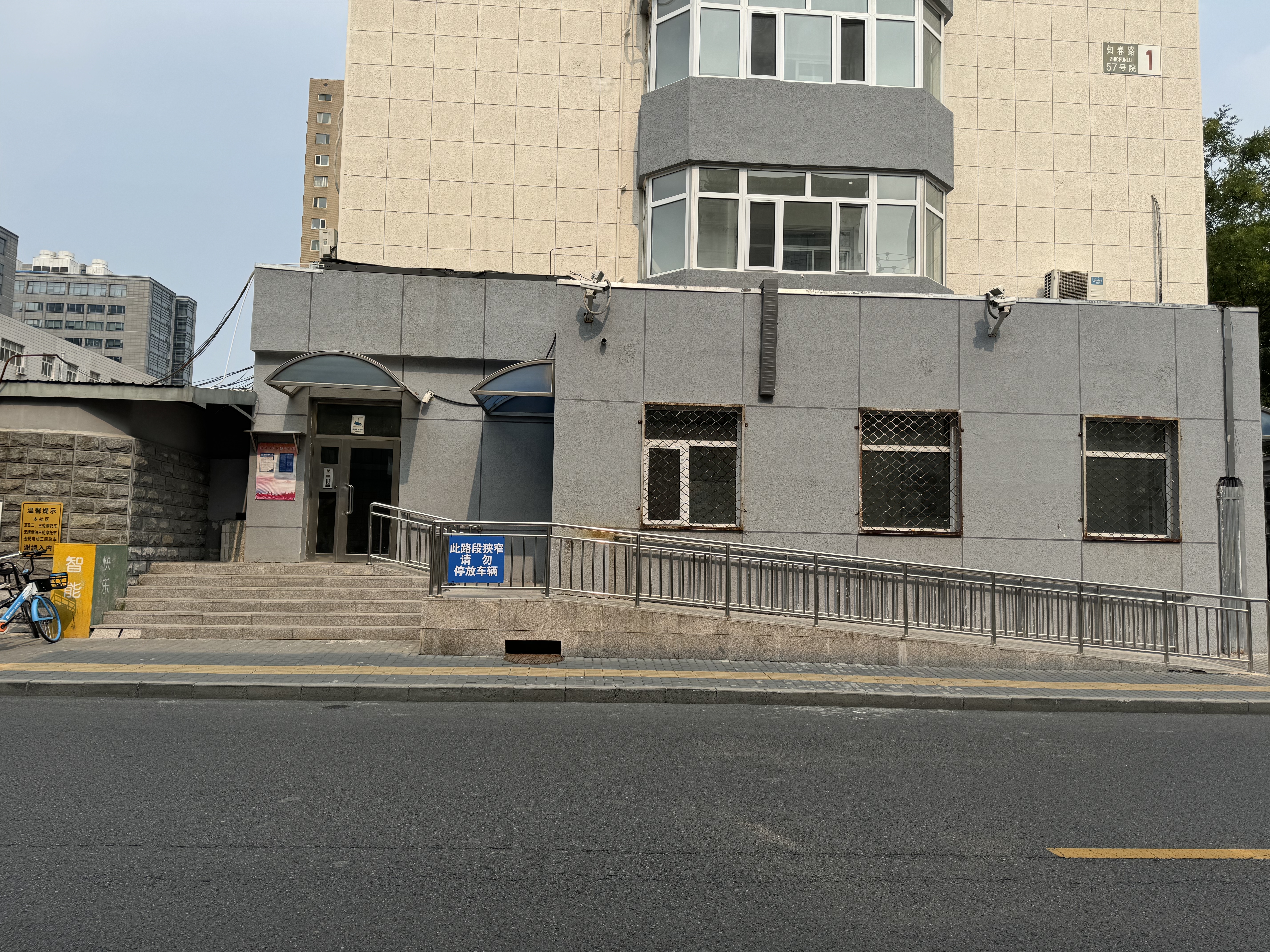 希格玛社区新建的无障碍坡道。