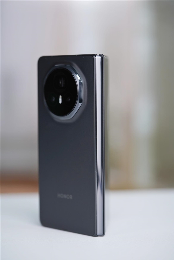 年度折叠屏手机推荐!荣耀Magic V3绒黑色图赏