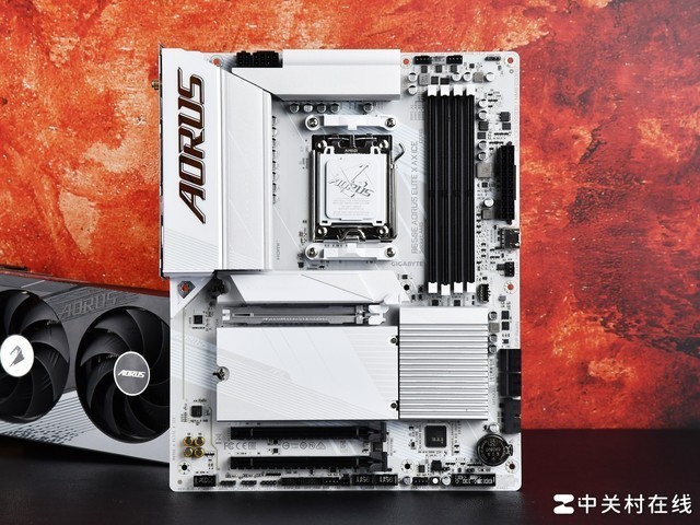 轻松超频锐龙7 8700G 技嘉B650E冰雕X主板评测