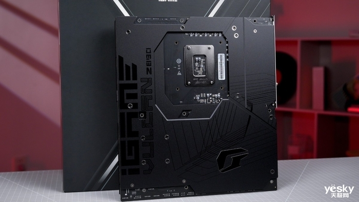 是用料旗舰 也是新一代性能旗舰 iGame Z890 VULCAN X V20主板评测