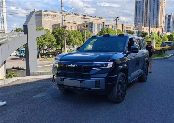 有望配华为高阶智驾 方程豹旗舰豹8实车曝光:气场压过奔驰大G