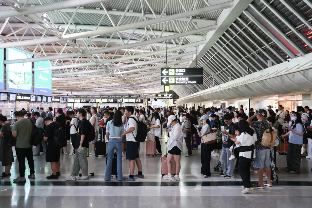 海南島內三大機場已有序恢復航班運行，航空交通逐步恢復正常