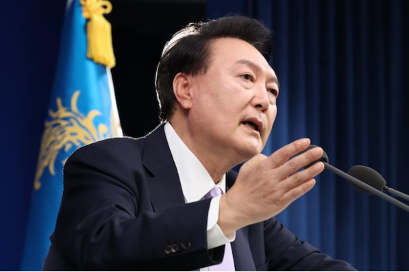 11月7日，韩国总统尹锡悦在记者会上回答记者提问 图源：韩媒