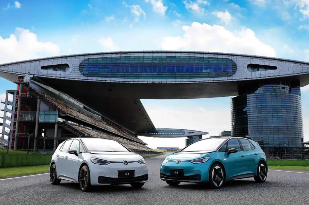 疯狂2023丨这十位汽车风云人物,值得掌声一片