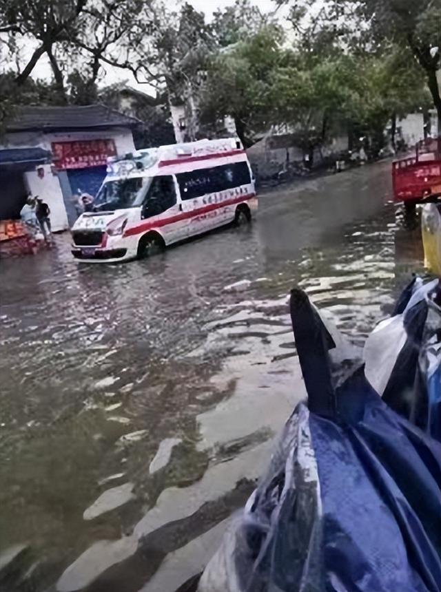 桂林遭遇26年來最大暴雨，女店員藥店內不幸遇難，積水深80厘米