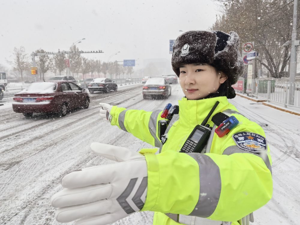 交警冬装棉服图片