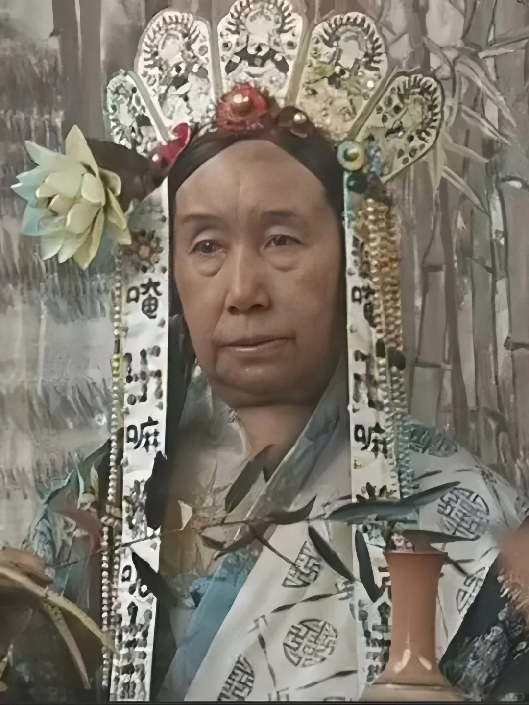 要是搁以前，见到她还得下跪？