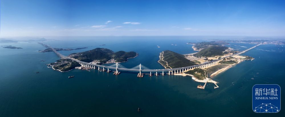 ↑ 这是2020年4月29日拍摄的连接福银高速的平潭海峡公铁大桥（无人机照片）。2020年平潭海峡公铁大桥投入运营。新华社记者 姜克红 摄