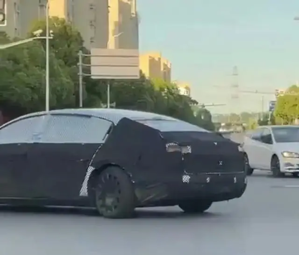 尊界首款轿车谍照