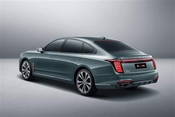 32.98万起 国产豪华轿车新款红旗H9上市:入门新增1.8T四缸机