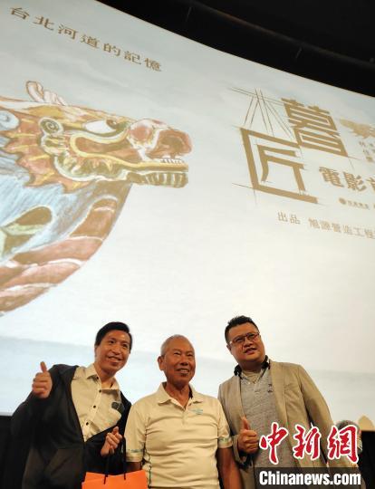 近年已退休,刘清正只在端午节前,大小龙舟赛上,受委托修复龙舟或确认