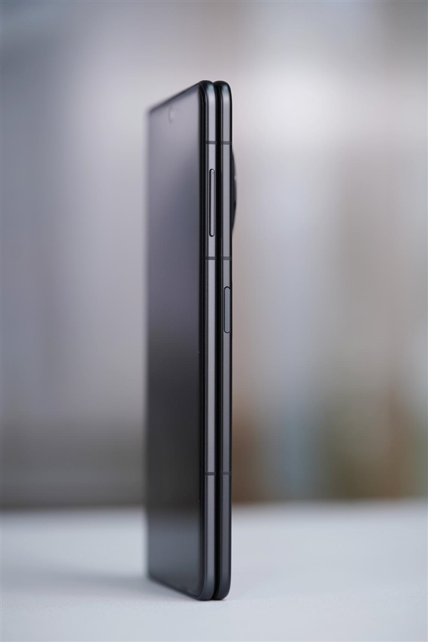 年度折叠屏手机推荐!荣耀Magic V3绒黑色图赏