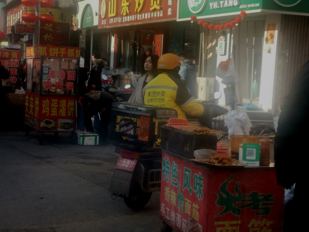 图/蓬勃发展的县城经济 来源/字母榜拍摄
