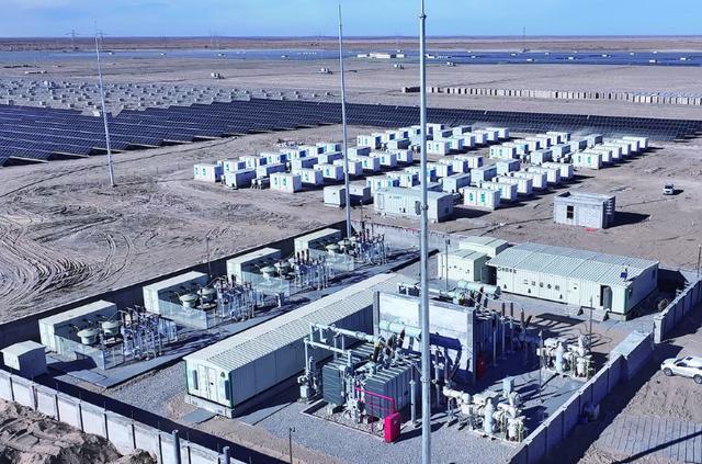 ▲ 青海格尔木鲁能 50MW / 100MWh 构网型储能电站