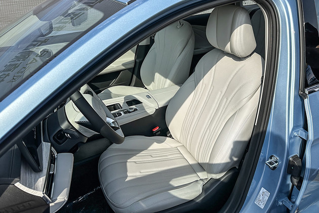 辅助系统,涵盖19项功能,让出行更简单,更智能;配备的540°透明底盘