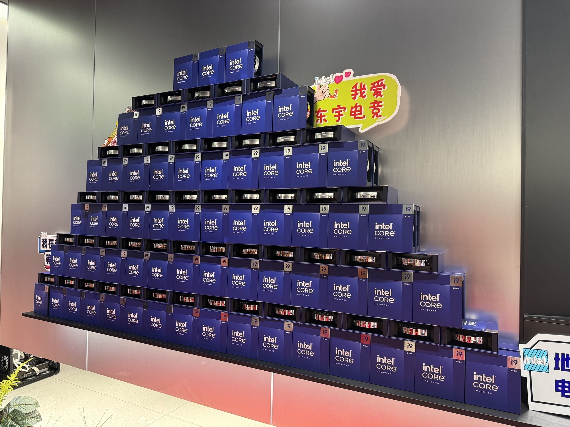 171台机器 171颗i9K芯 全国最大全场i9K电竞馆起航