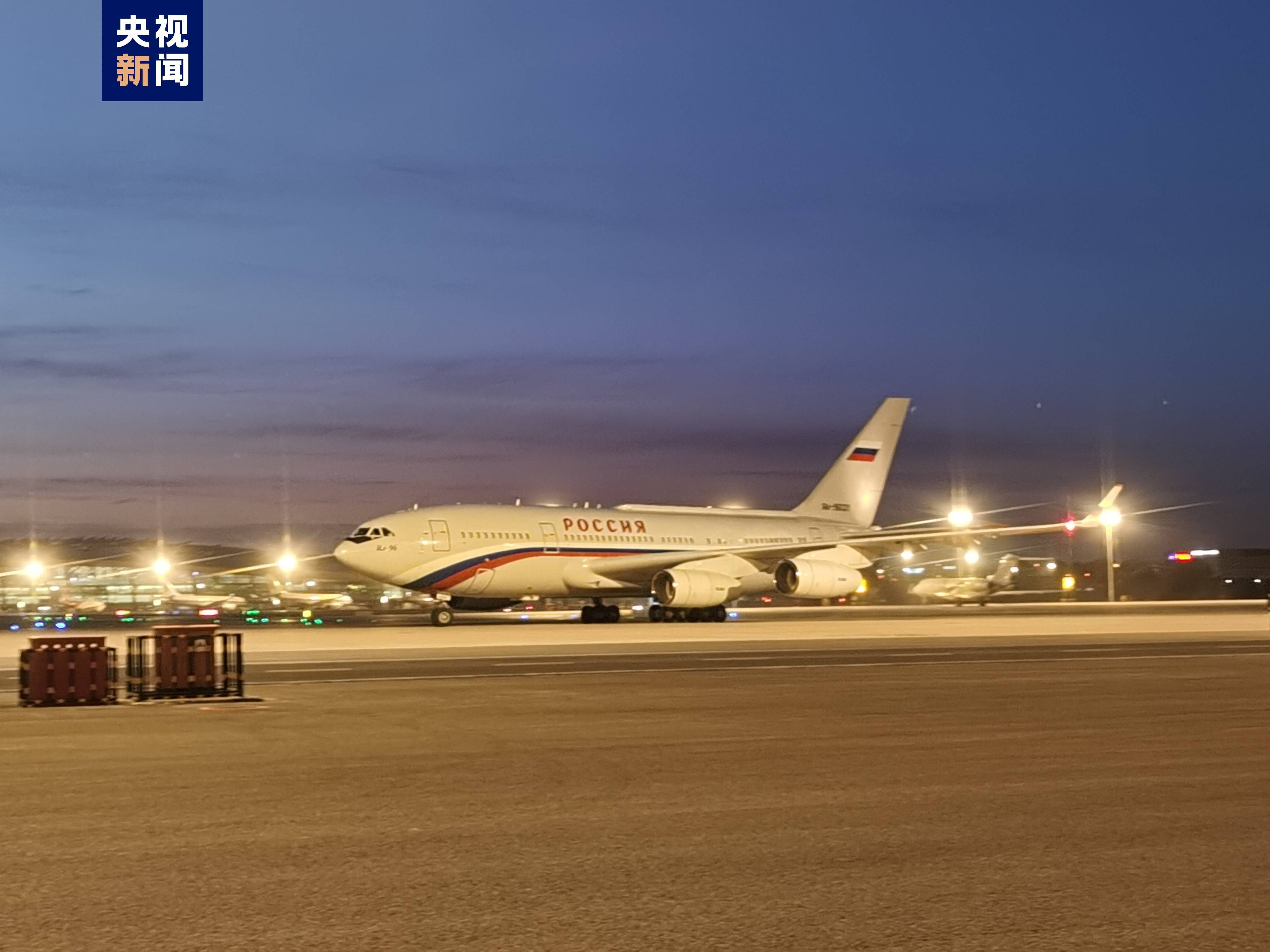 5月16日4时许，俄罗斯总统普京乘博机到达南京。图自央视消息