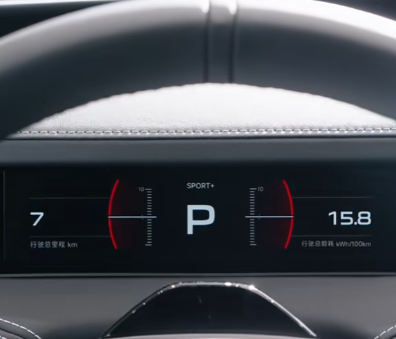 雷军亲自体验小米SU7!手表解锁、自动翻转仪表盘酷炫