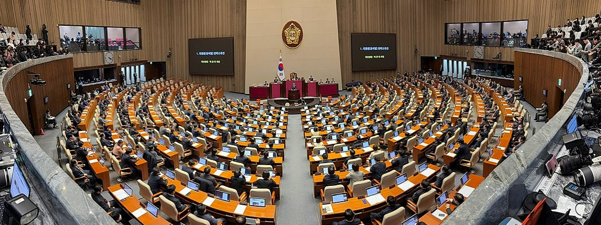 12月14日，韩国国会就针对总统尹锡悦的第二次弹劾动议案进行表决。图源：韩媒