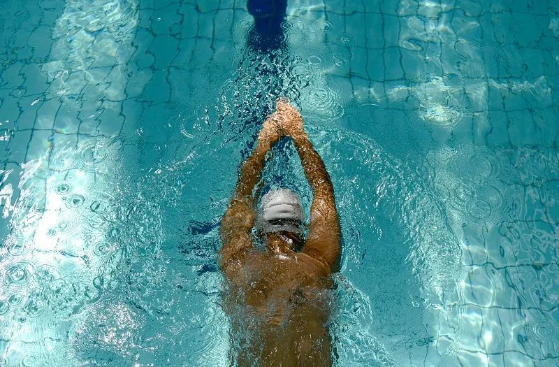游泳勤劳图，与上述变乱无闭。图源：VCG