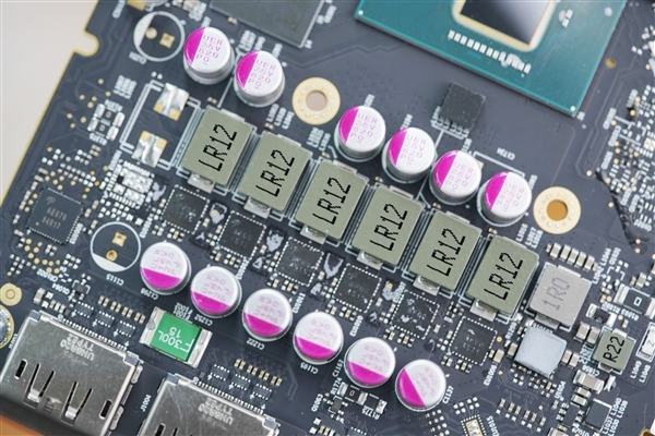 新一代甜品卡!傲世征途Intel锐炫B580显卡图赏