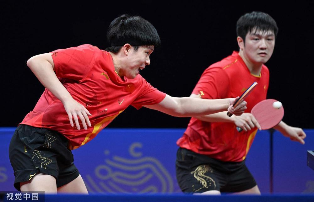 王楚钦(左)和樊振东已成为国乒男队目前的绝对主力