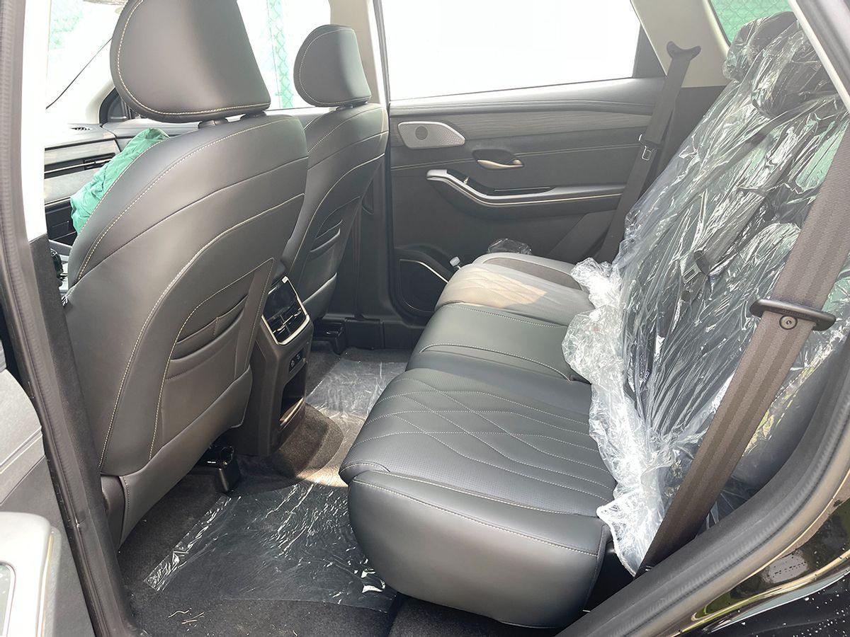 买不起理想L7可以看看TA,P2+P3双电机有创意,捷途山海L9实拍