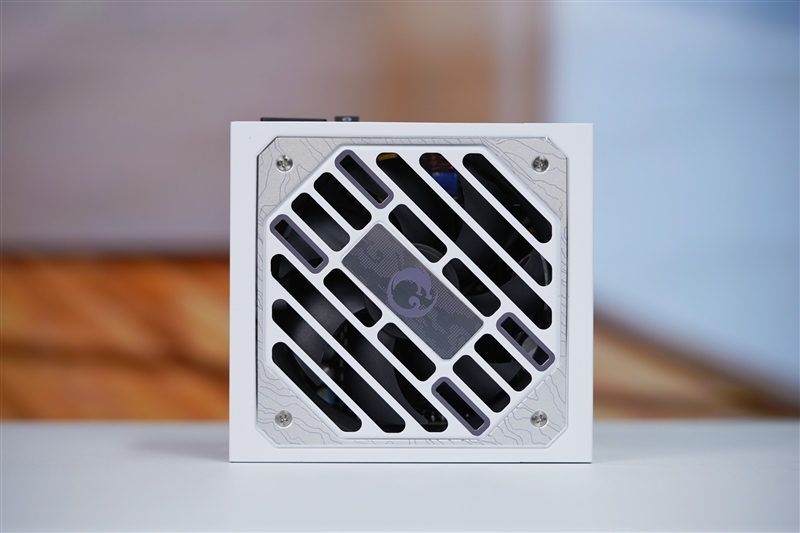 鑫谷电源翻身之作!昆仑九重KE-1300P评测:噪音极低 12V输出电压稳得没治了