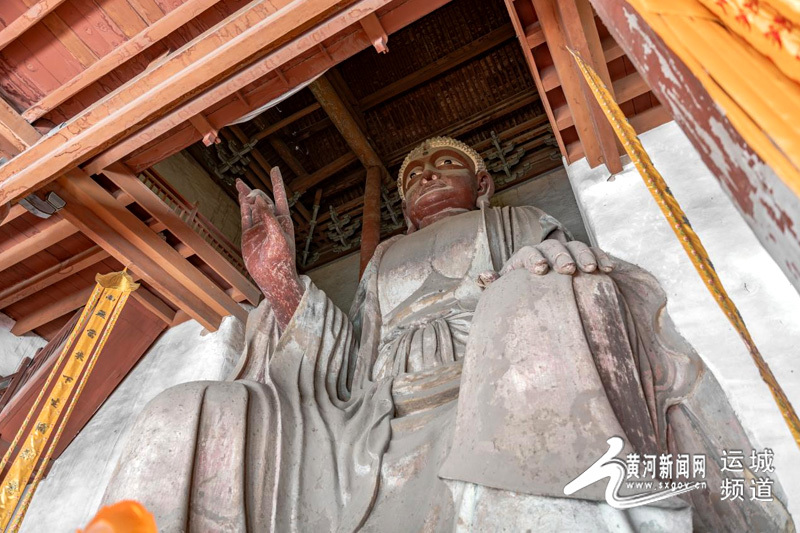 图为“天下第一土雕大佛”——稷山大佛。