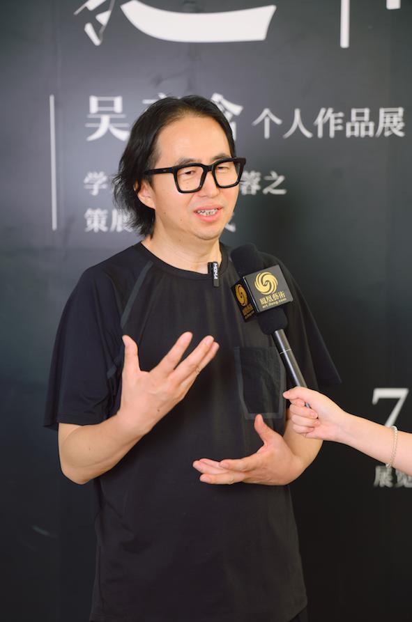 ▲ 中国时装设计“金顶奖”获得者、中国服装设计师协会理事武学凯在现场