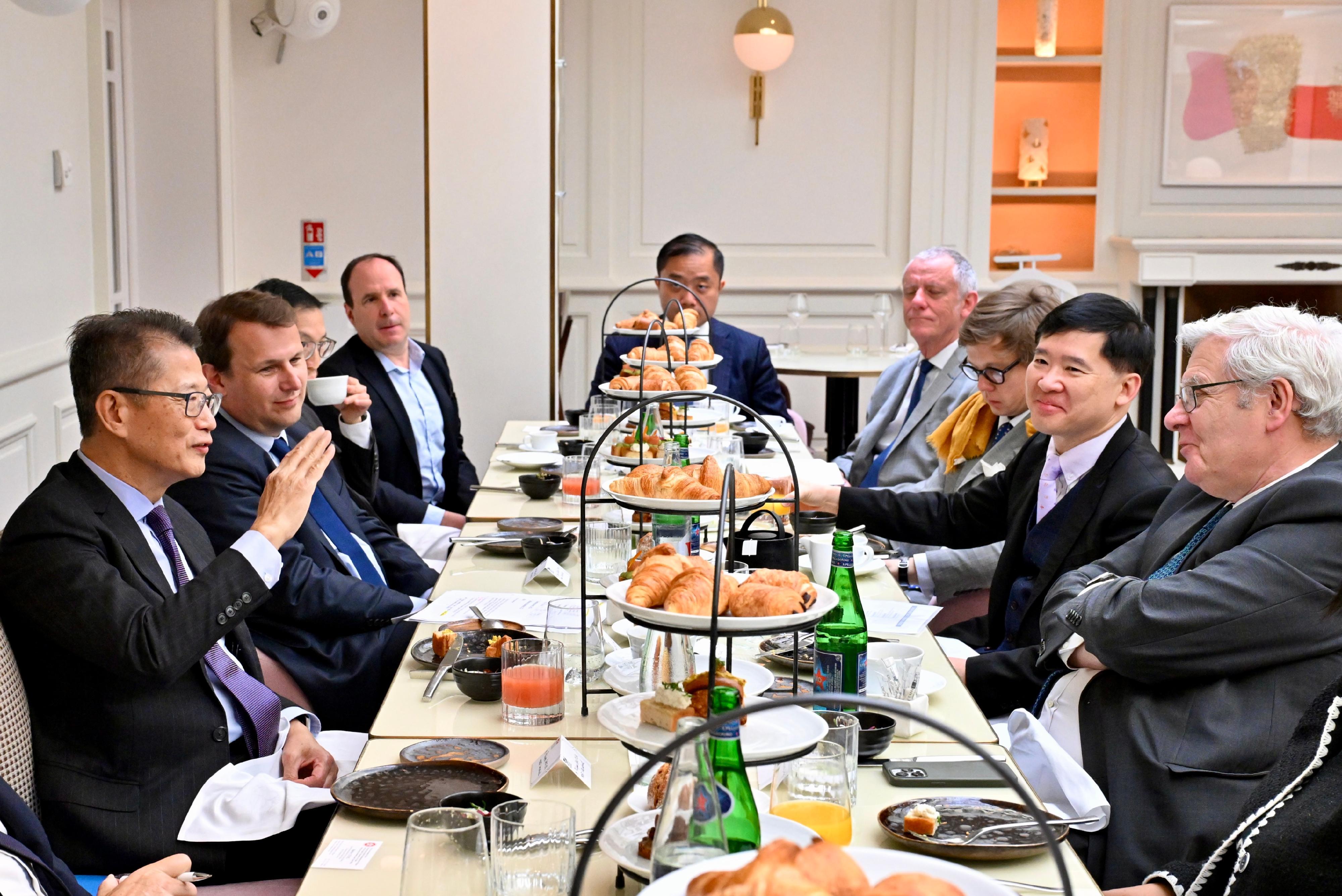 陈茂波于法国向金融机构和商界领袖介绍香港最新情况