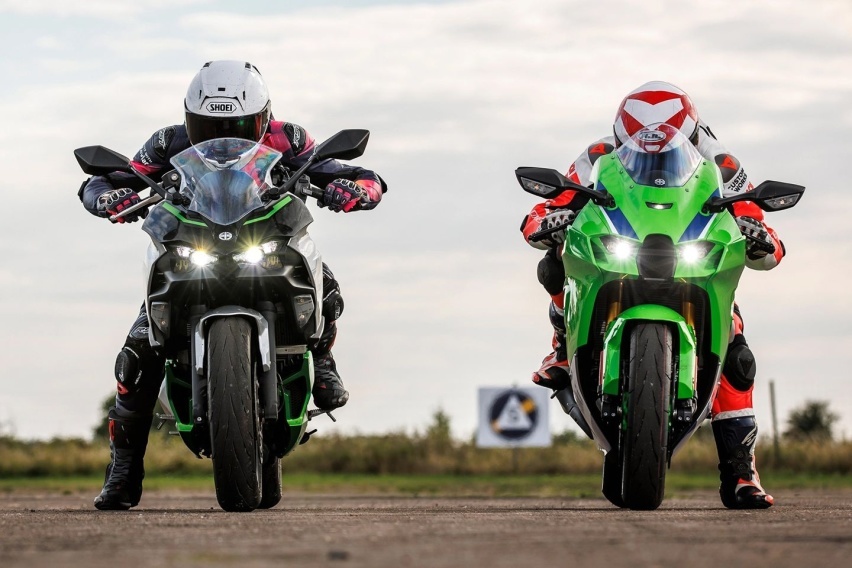 英媒实测Ninja 7 Hybrid/Ninja ZX-10R直线加快