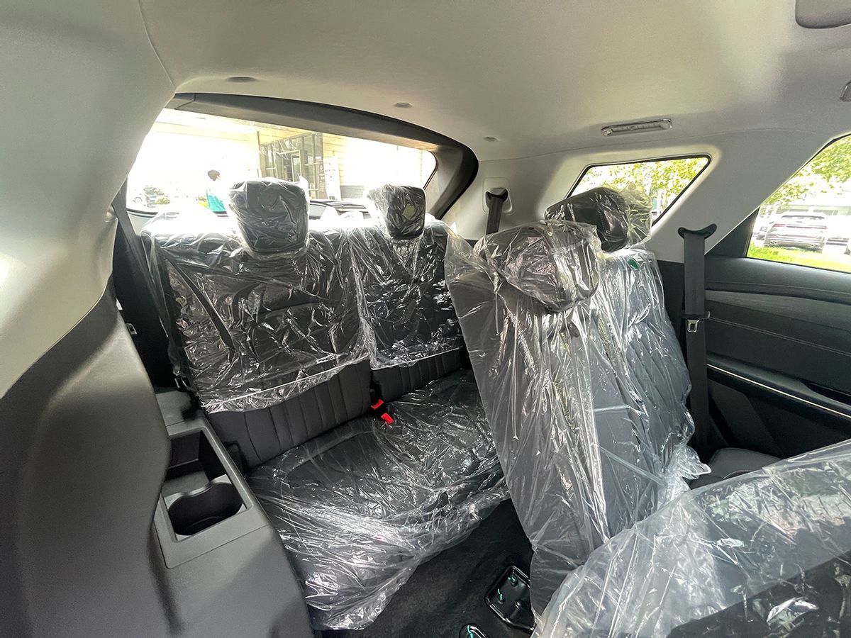 买不起理想L7可以看看TA,P2+P3双电机有创意,捷途山海L9实拍