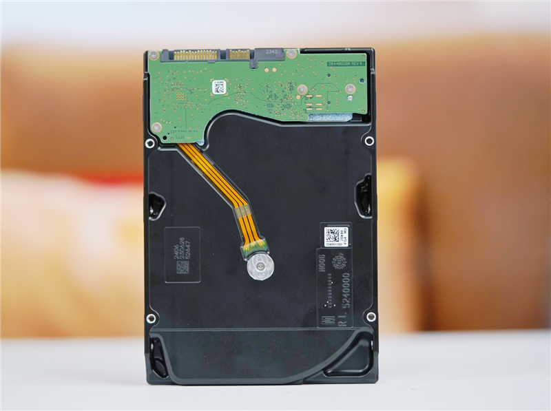 4块组近百TB NAS!希捷酷狼Pro 24TB硬盘评测:读写均超1000MB/s