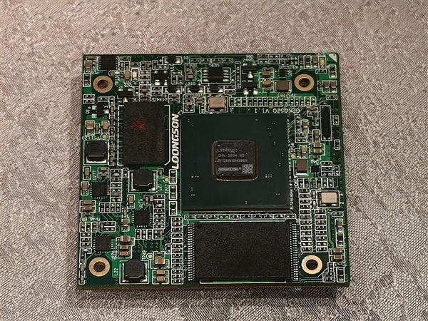 龙芯2K0300蜂鸟开发系统正式发布:巴掌大小 无限可能