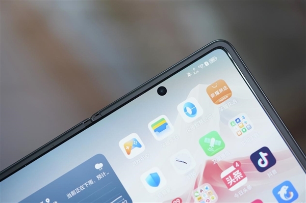 年度折叠屏手机推荐!荣耀Magic V3绒黑色图赏