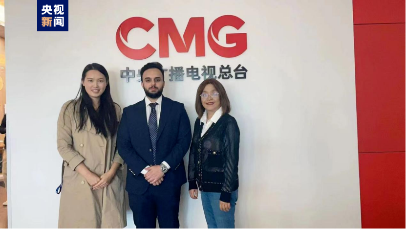 △塔希尔的儿子马里杰参观中央广播电视总台