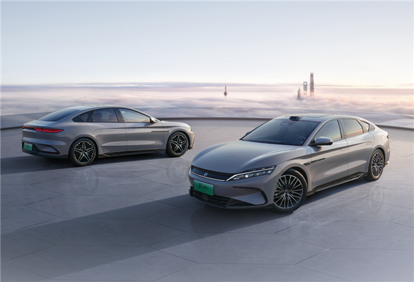 第五代DM混动上车 油耗3字开头!2025款比亚迪汉上市:16.58万起