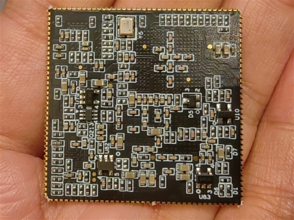 龙芯2K0300蜂鸟开发系统正式发布:巴掌大小 无限可能