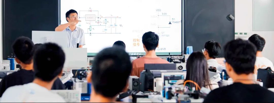东南大学2023年新开设的“未来机器人”专业。图/受访者提供