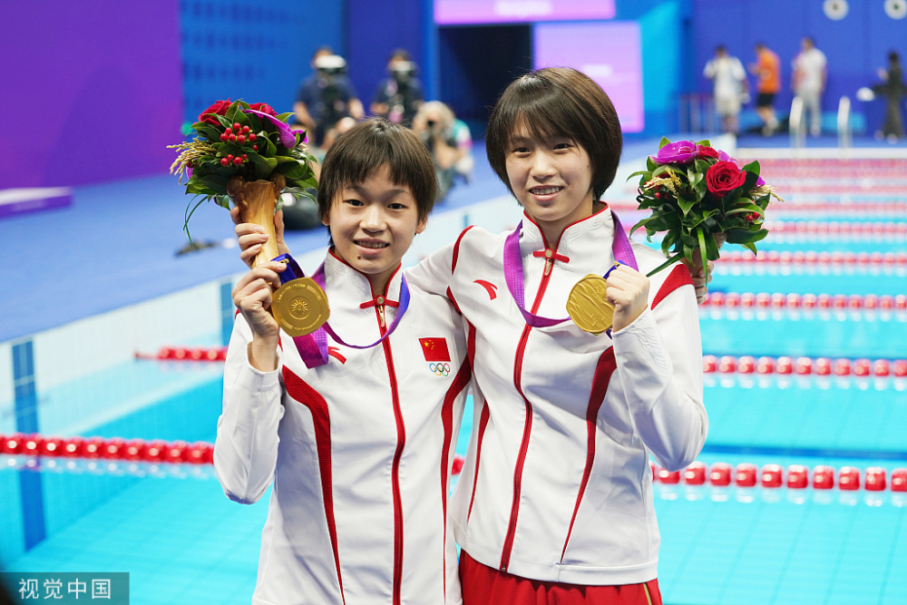 全红婵(左)和陈芋汐将在女子跳台比赛再现巅峰之战